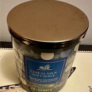 Bath & Body Works Cereal Milk Soft Serve Scented Single Wick Candle